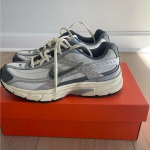 Nike initiator shoes -grey